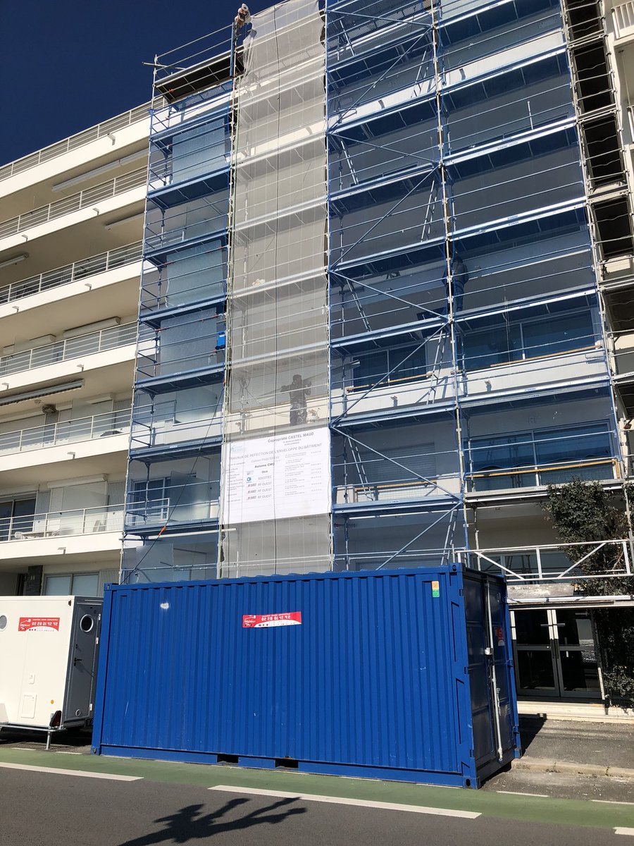 nacelle44's tweet photo. Chantier conteneur sur un chantier sur le remblai de La Baule https://t.co/wW79g4gEur