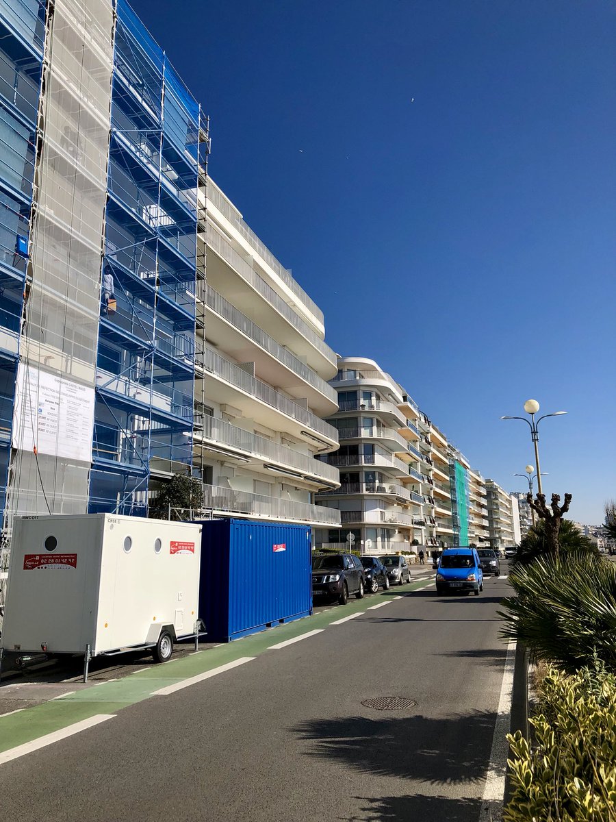 nacelle44's tweet photo. Chantier conteneur sur un chantier sur le remblai de La Baule https://t.co/wW79g4gEur