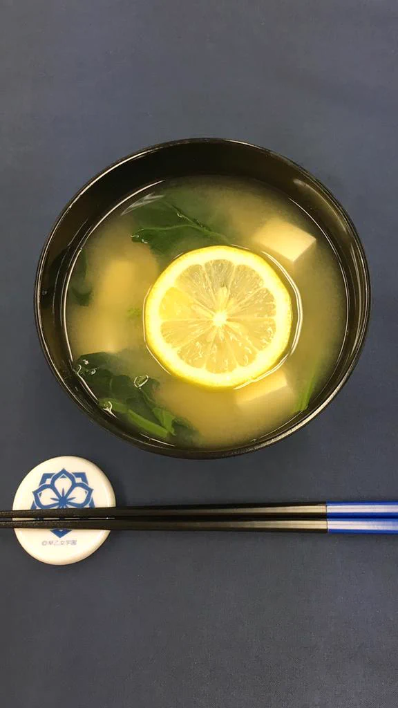 味噌汁にレモンを入れたｗｗｗミソスープｗｗｗおいしいの？