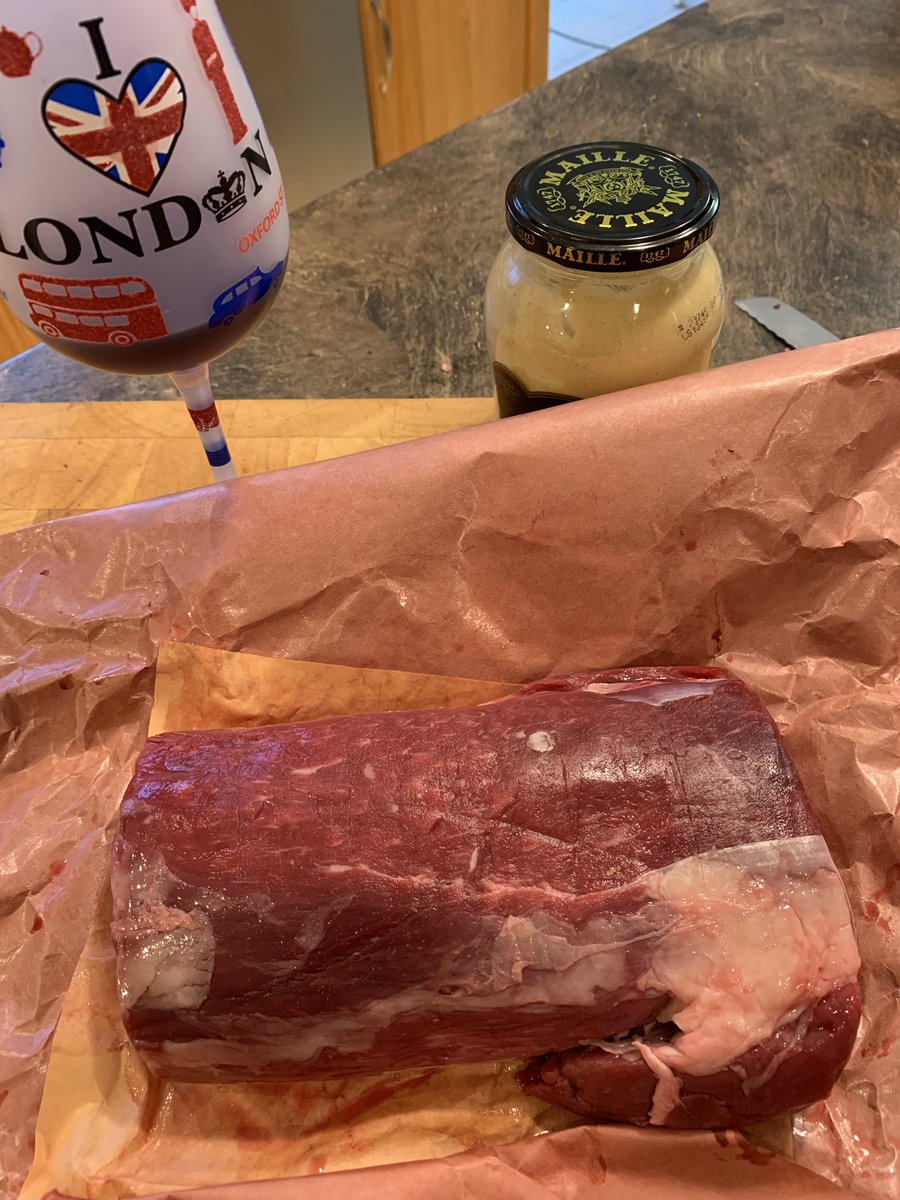 BexSaunders7's tweet photo. Beef Wellington? Yes sir. Donβt mind if I do sir. #getinmybelly #sundaynightshenanigans https://t.co/sBmV5ew79A
