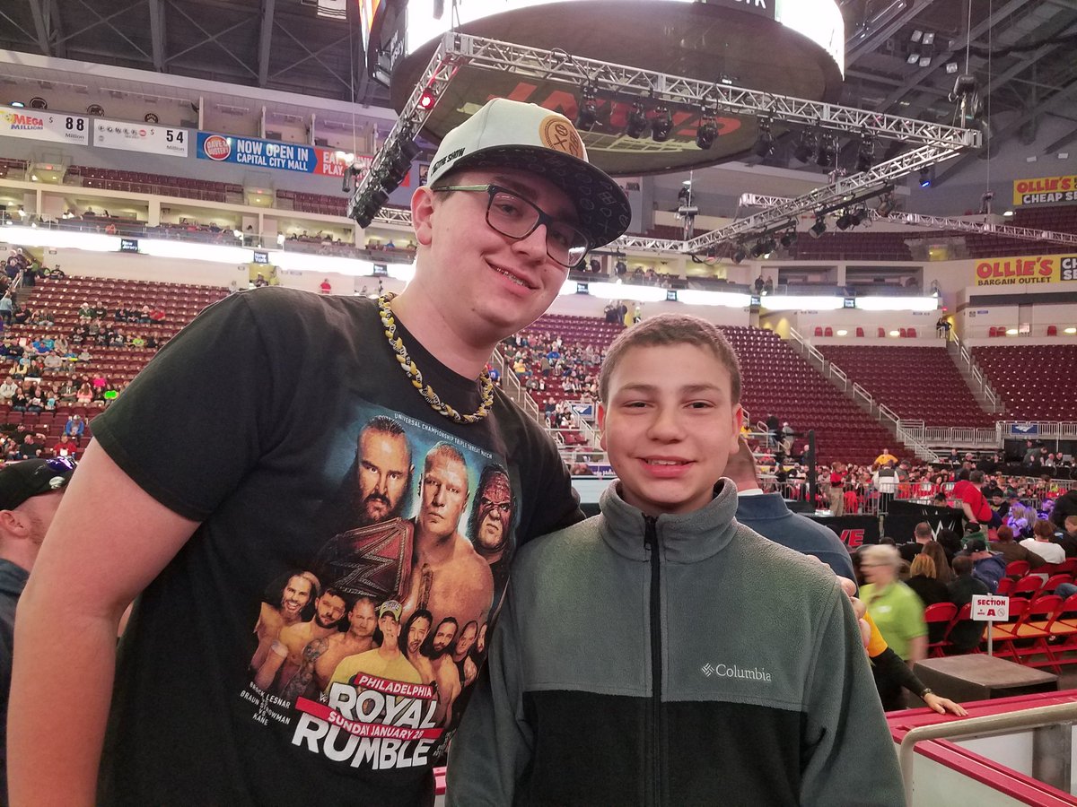#WWEHERSHEY  A WWE show  Virgin &amp; Veteran!!