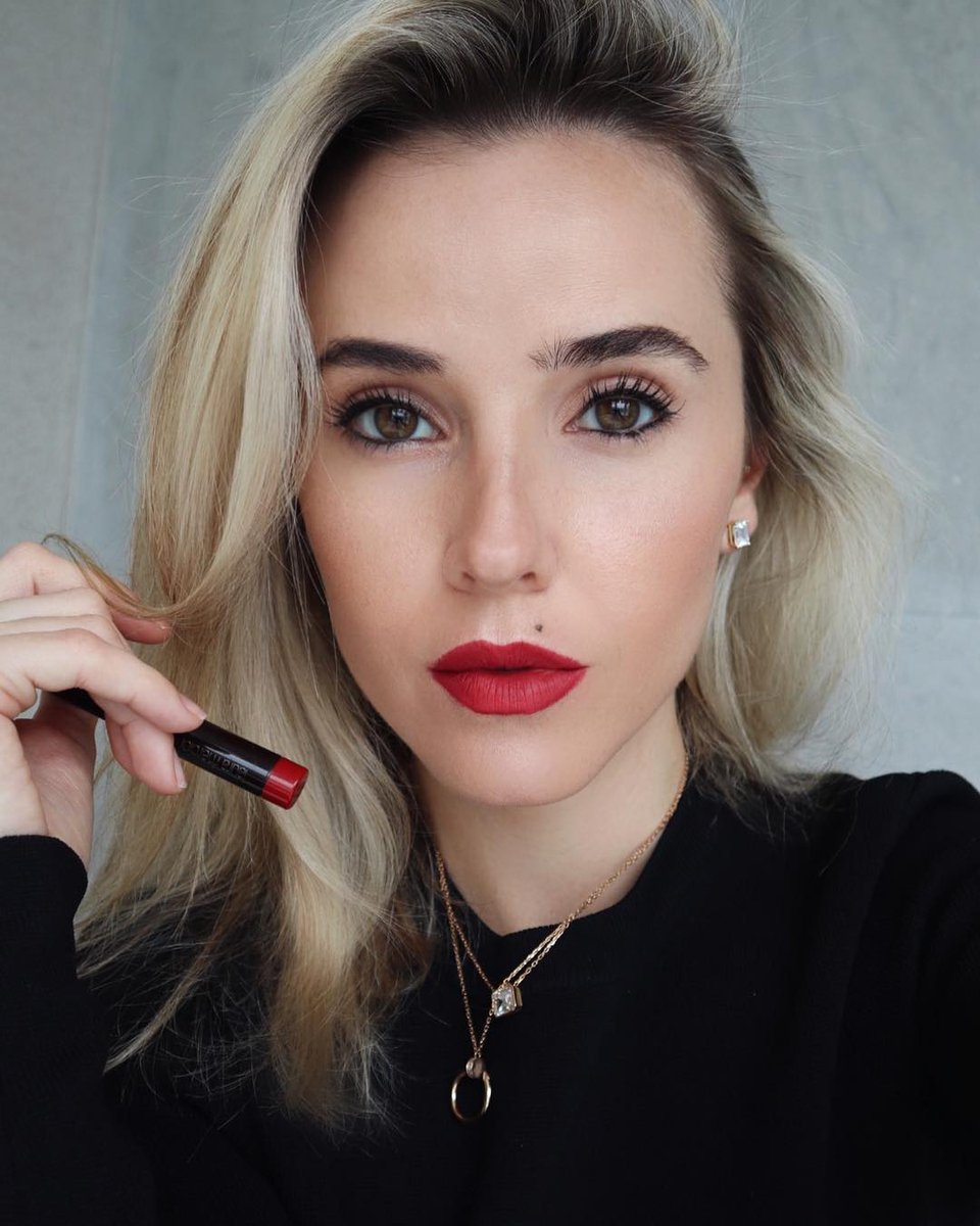 LauraMercier's tweet photo. .@HannahRasekh's full #LauraMercier look is stunning 😍
FEATURED: #FlawlessFusion #Foundation, #FlawlessFusion #Concealer, #Blush Colour Infusion, Translucent Loose #SettingPowder, Matte Radiance Baked Powder, #VelourExtreme Matte #Lipstick in 'Control' https://t.co/5nX6jGCmmI