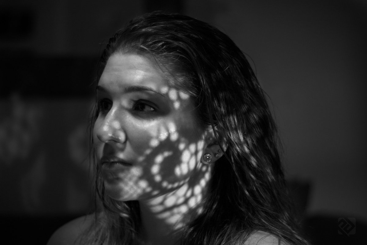 PaulDurdle's tweet image. Shadows 🔦

Took a lot of trial &amp;amp; error to get this, happy though!

Like it if you like it, RT if you love it.

Camera: #Canon EOS #RebelT3/#1100D
Lens: @CanonCanada EF 50mm f/1.8 II
Spd: 1/100sec
Foc: 50mm
Ap: f/1.8
ISO: 100

#Canon #blackandwhitephotography #portraitphotography