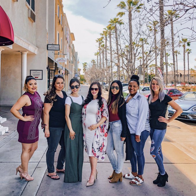 Pre-birthday lunch with some friends 💗 #22weekspregnant https://t.co/zhWuRTBKBP<a href="/tag/22weekspregnant"class="tags">#22weekspregnant</a>