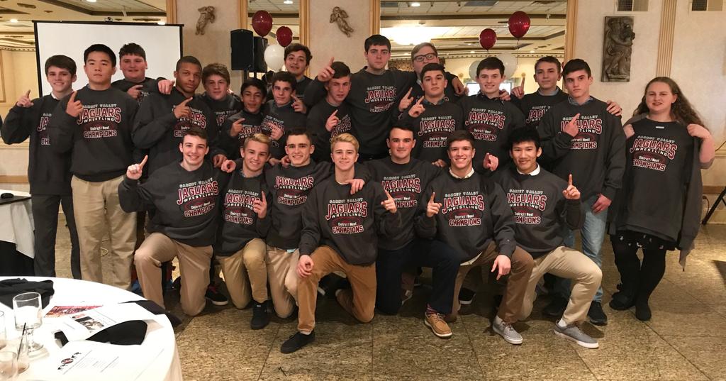 GVWrestlingTeam's tweet photo. Great way you to close a perfect season, 2019 banquet! #backtoback #uncommon #scalesquad #3peat https://t.co/tEl8xjVa7f