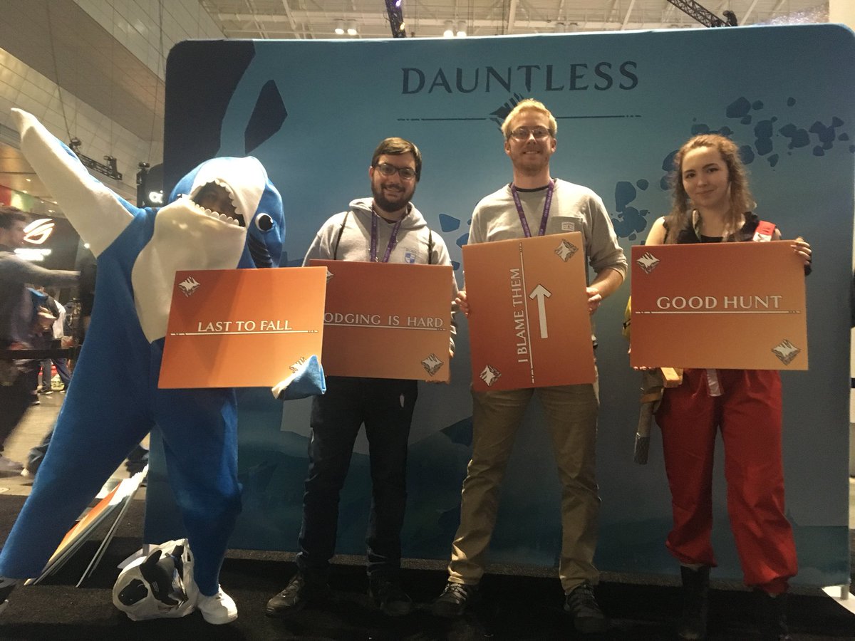 sgkcarol's tweet photo. Played some Dauntless with left shark #paxslayer https://t.co/hweHXxACEN