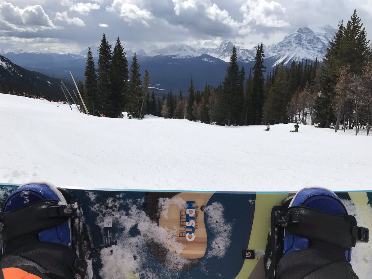 derin_neuro's tweet photo. What a great view below my feet. #lakelouise #canadiansnow https://t.co/RwbPhYGrlW