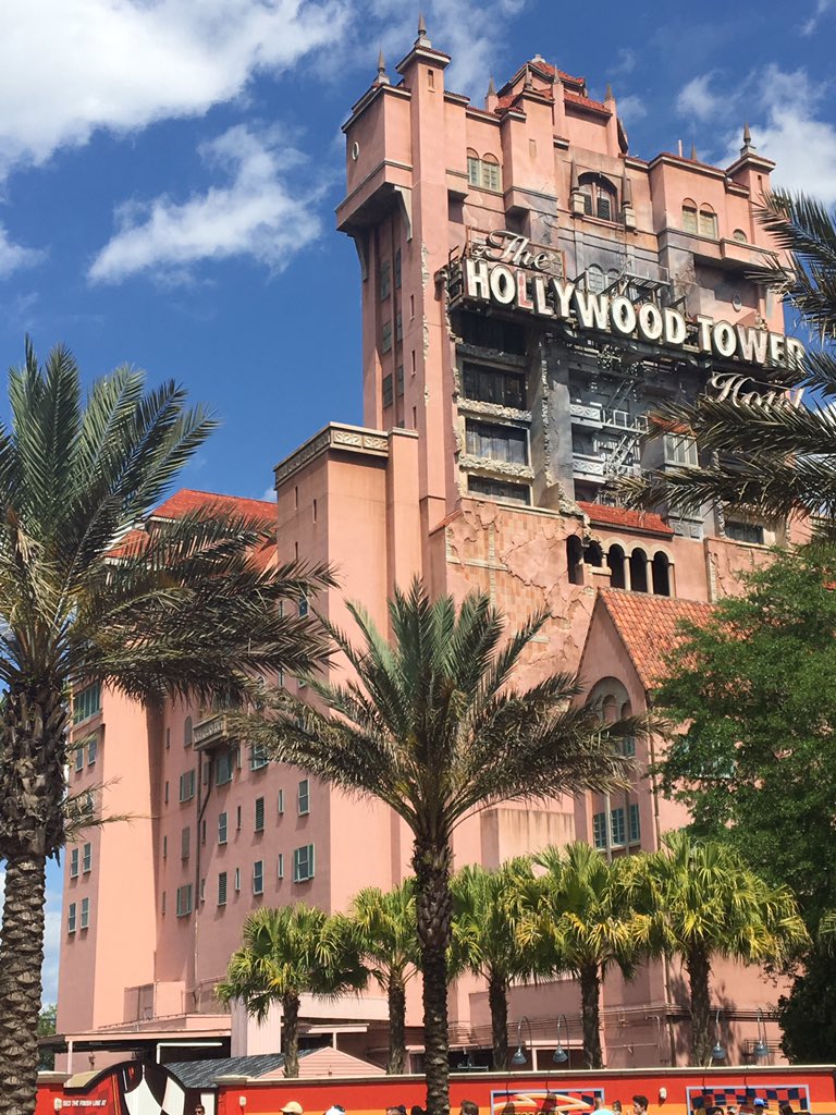 DisHappyLife's tweet photo. The new Cars show @ #HollywoodStudios exceeded my expectations, but I also appreciated a new view of #HTH from #SunsetShowcase https://t.co/1iF9dS5ky7
