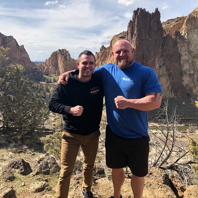 Out in Oregon with my boy @fistfulofdynamite at Smith Rock!!!! Much easier to hike around at 260!!! ift.tt/2I3K4dD