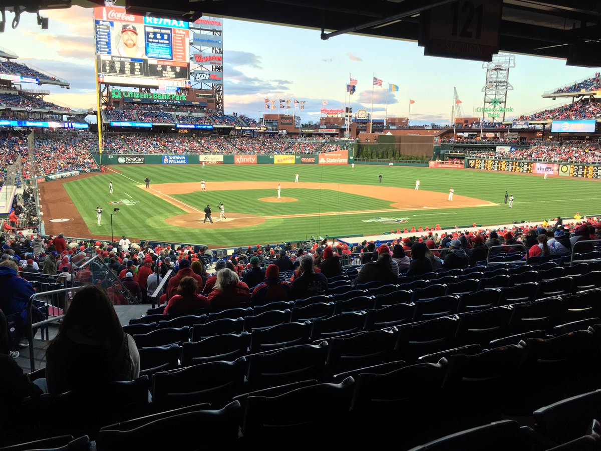 panaski_nphs's tweet photo. ...a very different weather for game 3. #SundayFunday #itiscold #doubledip #gophilliesgo @Phillies https://t.co/e4ZP0XWUvN