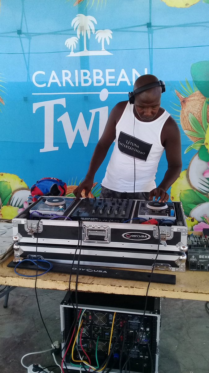 MBEMI_ENT's tweet photo. #Doek and #shades movement with Djsmane the superstar #whynot #mbemi https://t.co/2DL2hu0FnU
