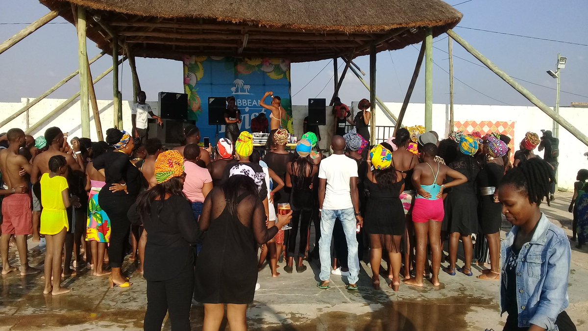 MBEMI_ENT's tweet photo. #Doek and #shades movement with #Djsmane @vus_shaun lodge https://t.co/E2f3rzlaMh