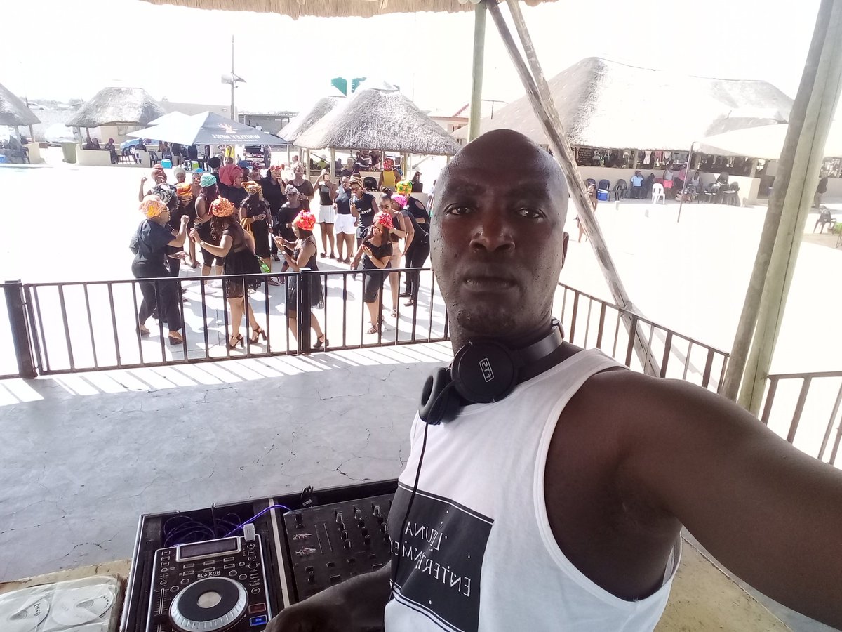 MBEMI_ENT's tweet photo. #Doek and #shades movement with Djsmane the superstar #whynot #mbemi https://t.co/dval9aCFjg