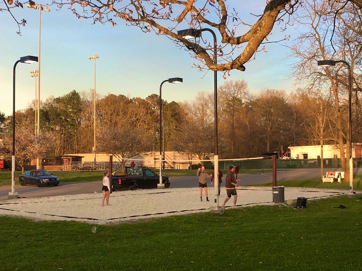 RubenLRU's tweet photo. 🏐🏆 The Sand Volleyball League, organized by @LR_Intramurals, starts this week! You still have time to participate by creating or joining a team. Sign up NOW on https://t.co/ctQbw2tCG3 !! https://t.co/tJf054MX3A