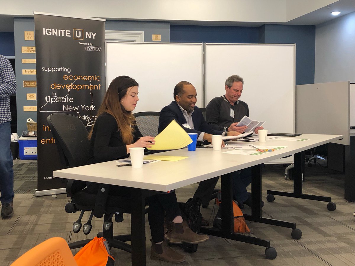 swcrny's tweet photo. Big shoutout to our judges this year🙏🏽
1️⃣- @nicolemanupella from the @TroyInnovation
2️⃣ James Spencer with Agile Ecosystems
3️⃣ Mark Poskanzer from @troyweb1
Thanks for your value and feedback to the teams during their final pitches👍🏽
#startupweekendtroy https://t.co/SpM74uV0Iu