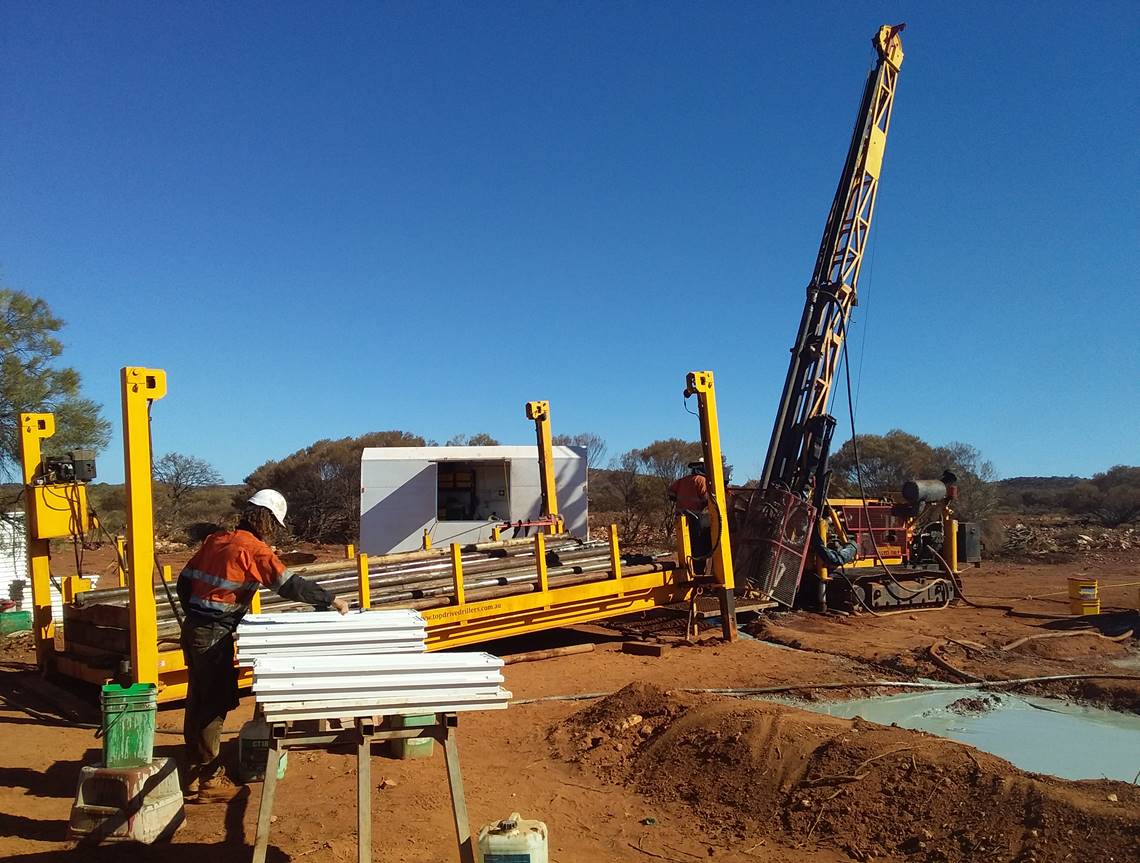 AurisMinerals's tweet photo. Diamond Drilling is continuing at Auris’ #Wodger prospect in the #BryahBasin
$AUR #copper #gold #drilling #exploration #investing #news #ASX https://t.co/YKM3GKdGy1