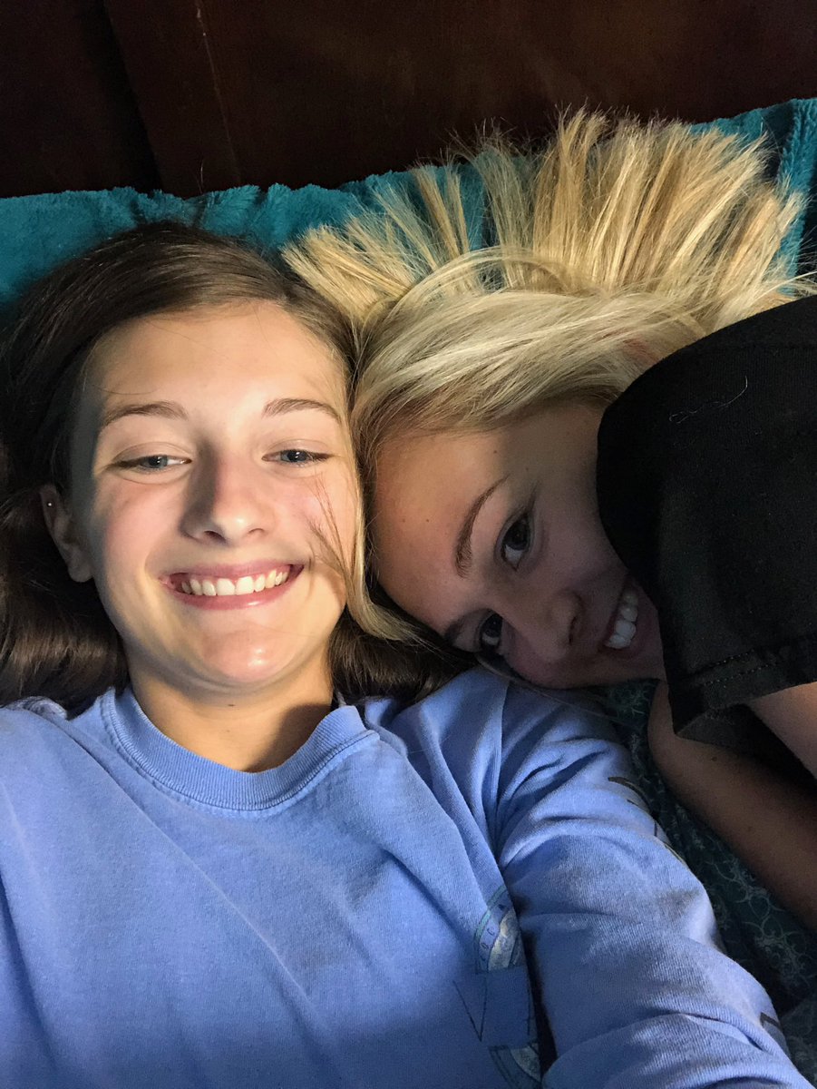 Happy birthday to my bestest friend 💛 love you with my whole heart 💋💋