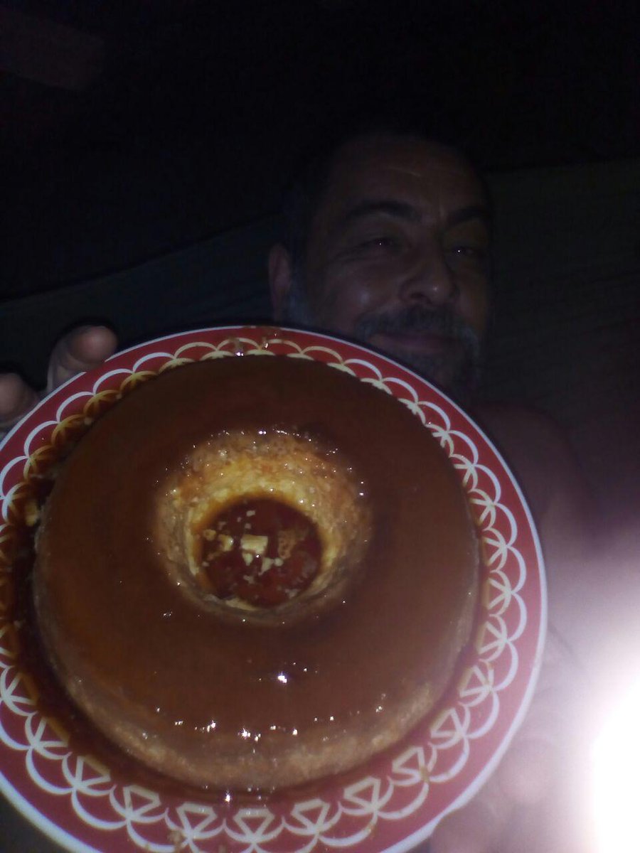 GuiaSobrevivent's tweet image. Já baixou nossas receitas para fazer com menos de R$20 e ingredientes de #preparação?? Esse pudim de leite em pó tá na lista. 

#pudim #pudimdeleite #bkfd #bunkerfood #comidadesobrevivência #masterchef #guiadosobrevivente