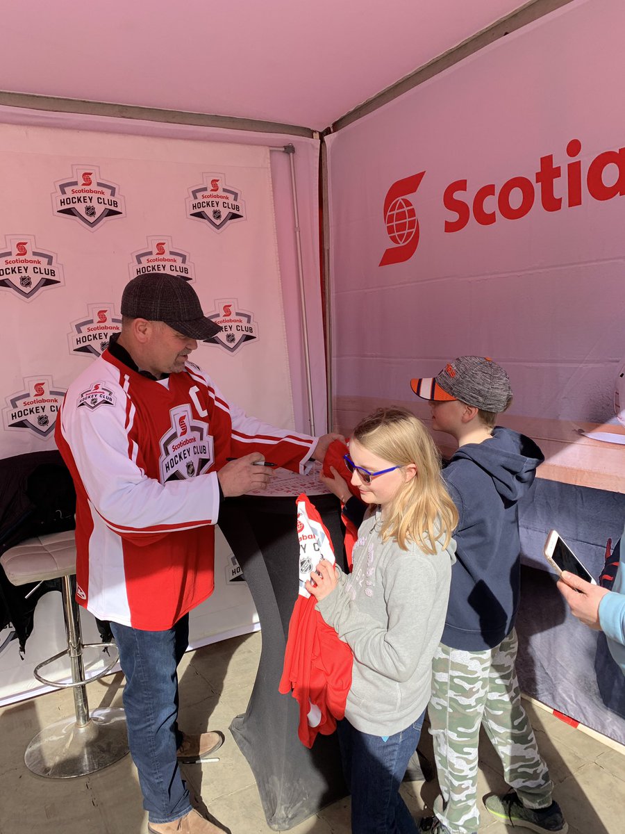 evbradford's tweet photo. Great afternoon with @hometownhockey_ and @wendelclark17 in #yxe. Even snagged a photo with Ron and Tara. https://t.co/njMNVMo6ju