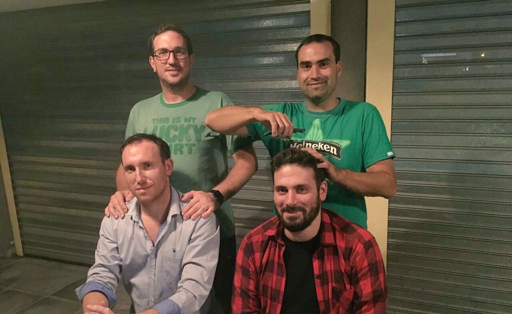 desdemibalcon17's tweet photo. ATENCIÓN: 👏 Sábado 6/04 volvemos 🎙📻 al aire 💪🍾👏 @glopezruf @GabrielVilloldo @agustinrabadan y @jlomascolo @nuevosairesfm 99.7 #DesdeMiBalcon
#MasQueUnProgramaDeRadio 🎧📻 https://t.co/dH8SiqtWuj