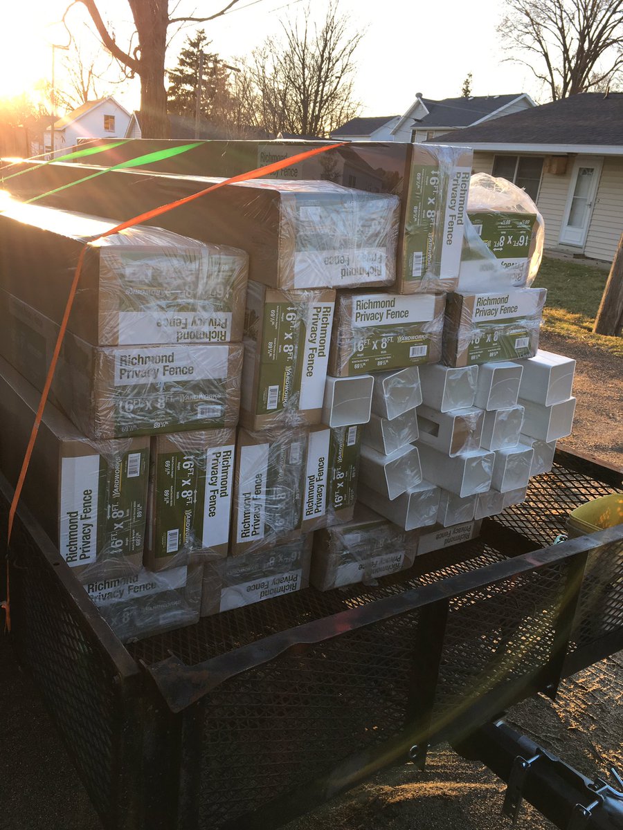 SteveVDK_hunter's tweet image. 107’ of polyvinyl fencing. Some assembly required. #DIY #SpringProject #ifthewomendontfindyouhandsometheyshouldatleastfindyouhandy #Fencing