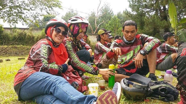 offcial_gbb's tweet photo. Potret paku haji kemarin 

Senyum sehat ceria 
Back to monday dengan segala rutinitas yang ada :D

#gowesbarayabandung
#infobandung
#infogbb
#proudwithus
#GBB https://t.co/eekXhhUYsP