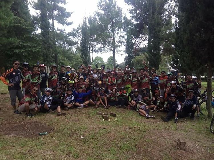 offcial_gbb's tweet photo. Potret paku haji kemarin 

Senyum sehat ceria 
Back to monday dengan segala rutinitas yang ada :D

#gowesbarayabandung
#infobandung
#infogbb
#proudwithus
#GBB https://t.co/eekXhhUYsP