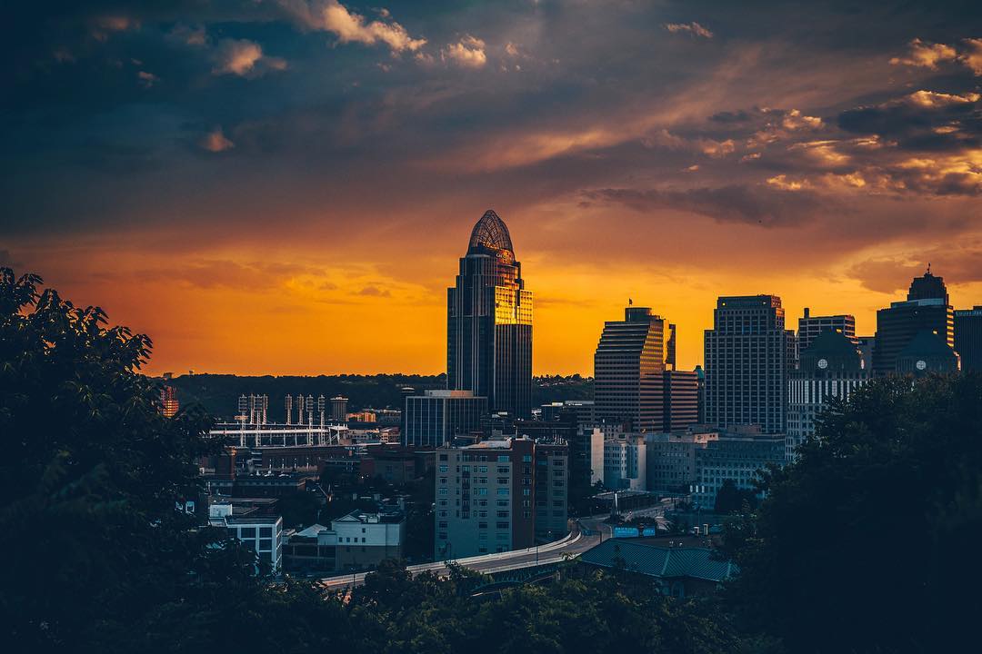 CincyProblems's tweet photo. The Queen City. 🧡👑 #ProudlyCincy 

📸: shaynartker/IG https://t.co/tH5kpfJMEv
