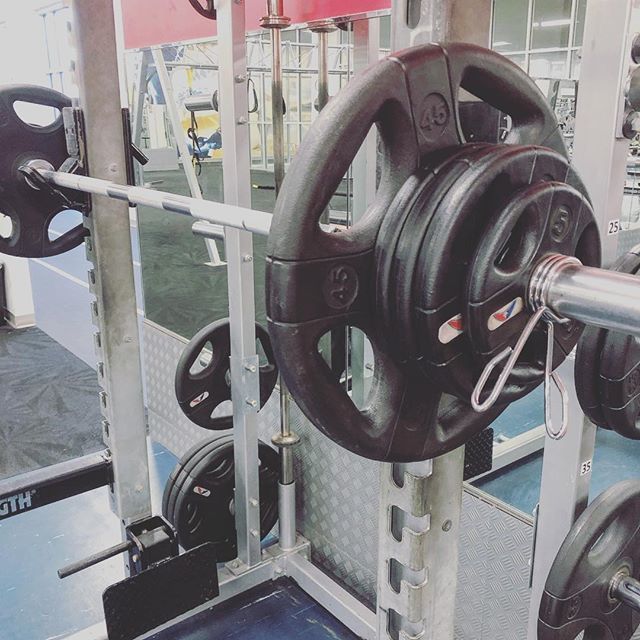 TPhilly17's tweet photo. Getting through #legday with @shaedband #itsTOOmuch and @logic #workhardeveryday https://t.co/Ryddm8jSqP