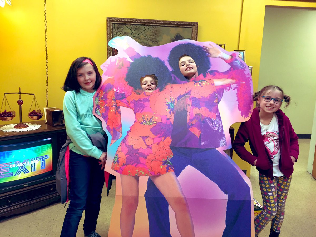 thehiddenexit's tweet photo. ➡️ This group of 1️⃣0️⃣ year olds didn’t escape the 7️⃣0️⃣s but their game play was pretty awesome! 😎 Happy Birthday, Sarah! 🥳 Thanks for spending part of your special day in our room! 🔐 #yourock 👊🏼 1️⃣5️⃣ coins #waytogo ☮️ https://t.co/9uDZHylisS