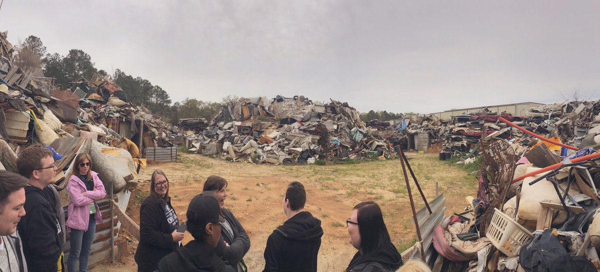 ItsDaws0n's tweet photo. Went on @twdstudiotour today and it was AMAZING I absolutely LOVED it.... I wanna go back LOL #twdstudiotour #TWD #TheWalkingDead https://t.co/OKuqhR4XXN