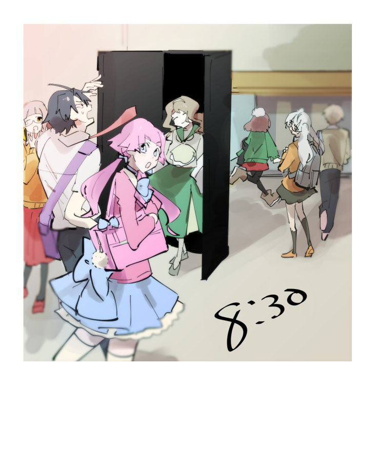 zeroino0's tweet photo. 登校中の生徒の写真です。みなさん毎日元気に登校してくれるので、大変うれしいですね。登校の仕方が個性的なのは大変良いことではありますが、怪我には気を付けてください。 https://t.co/nt60i6wEZw