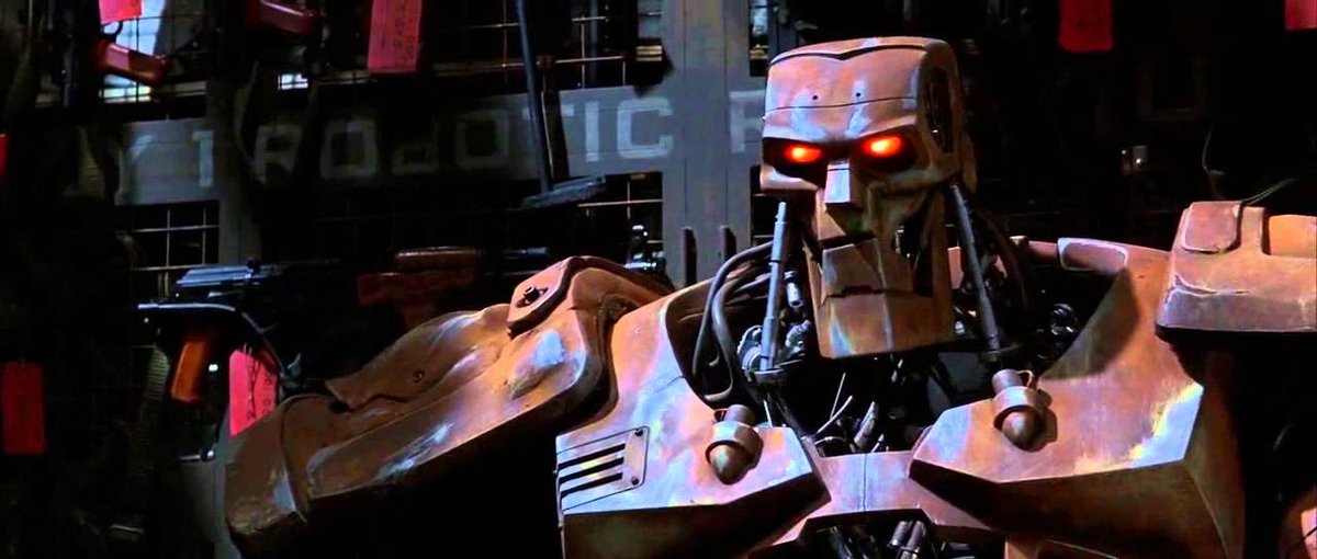 1995년판 저지 드레드에 등장하는 악역로봇 사실 이 녀석은 저지 드레드가 연재중인 '2000AD'에서 역시 인기작품중 하나인 'ABC 워리어즈'에 등장하는...