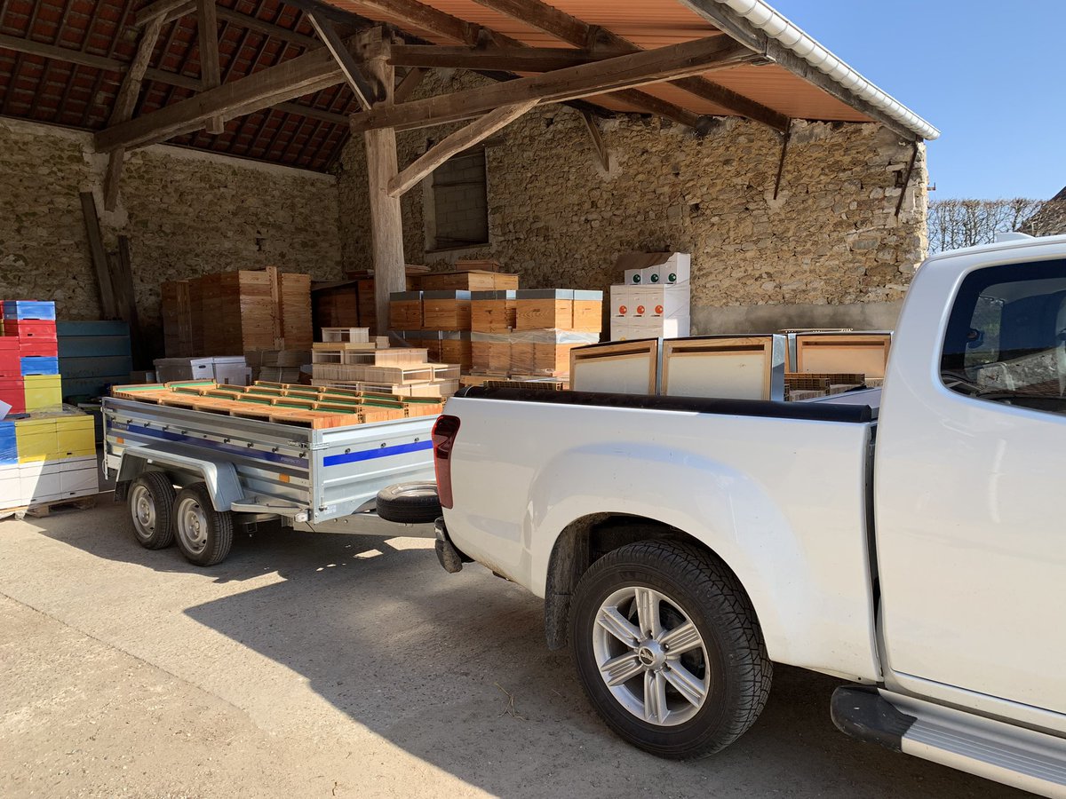 LesRuchersdAlex's tweet image. Deux nouveaux #ruchers installés. Two new #apiaries set up. #abeilles #beekeeping #apiculture #bees #Vexin