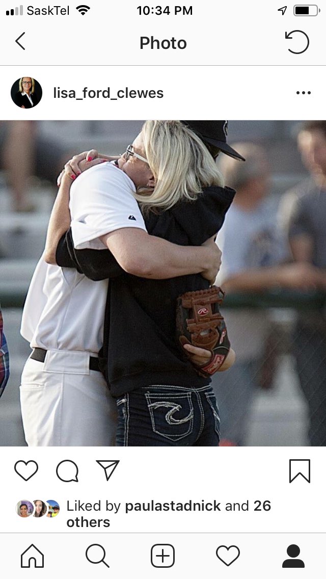 LisaFordCTV's tweet photo. At @ClewesyL fundraiser tonight for the ball team he helps coach #saskatoondiamondbacks it brought back memories of when I threw the first pitch for the @skyellowjackets season years ago. Thanks @importRAWfile for the pic. You rock. #baseballlife https://t.co/T89ygcTkaF