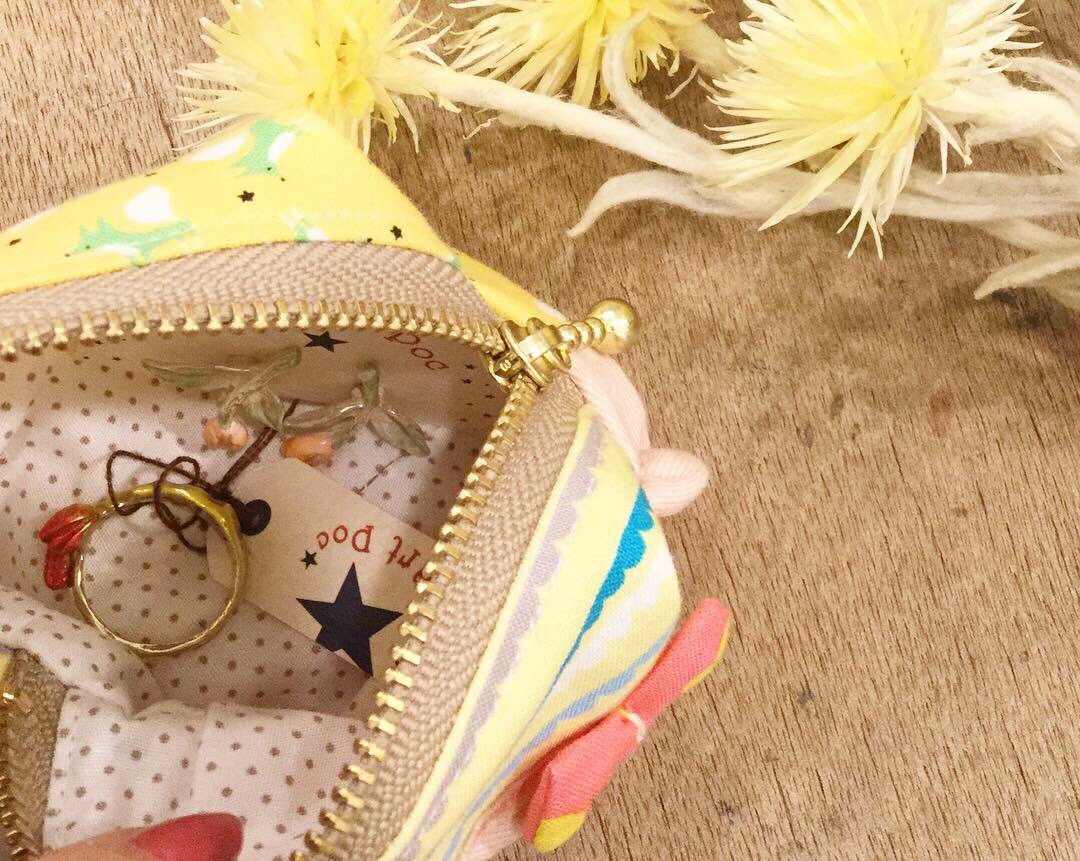 lisu2_lisu's tweet photo. 春の新作♩💐
#happybug さん
プチポーチ 届きましたっ♡
.
ちょこんとかわいい、手のひらサイズ^^♡
コロコロしてしまいがちな、
アクセサリーやお薬入れに
ぴったりのサイズ感です^^
.
チェック や 花柄 など
春らしさ全開のくま🐻やヒトたちは、見ているだけでワクワクとしてきます♩🌷 https://t.co/lU8rFhGt5Z