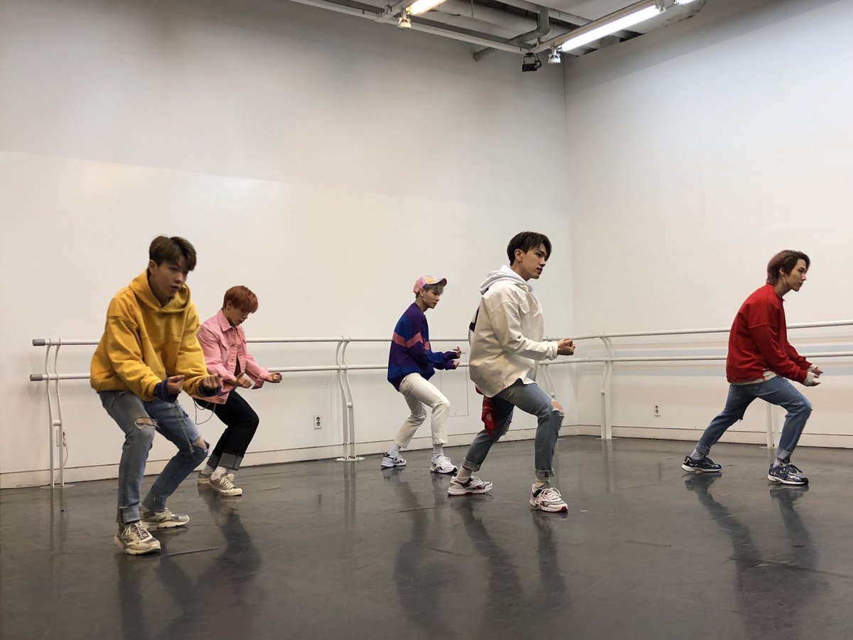 1team_twt's tweet photo. [#1TEAM #루빈 #RUBIN]
열심히 연습 중인 우리 멤버들
항상 멋진 무대를 위해서 열심히 하고 있으니까 계속 지켜봐 주실 거죠?! ^.^
#네 #그럼요 #물론이죠 #당연하죠 https://t.co/h2NIuuydyw