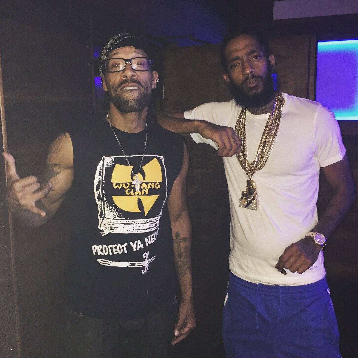 therealredman's tweet image. DEVISTATED !!!

R.I.P   KING @NipseyHussle 

Learned some Jewls frm you in the Studio..U ONE OF A KIND HOMIE !!!