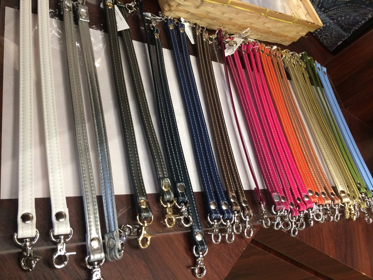 j1_jimbocho's tweet image. etoffeさんのバリエーション豊かなバッグご用意してます。

持ち手の色を変えたり、ビニールカバーをセットして雨仕様にできたりカスタマイズすることも可能です！

とってもステキなバッグで、春のおでかけがさらに楽しくなりそうですね☺️🌸

#神保町いちのいち
#サブバッグ
#エトフ