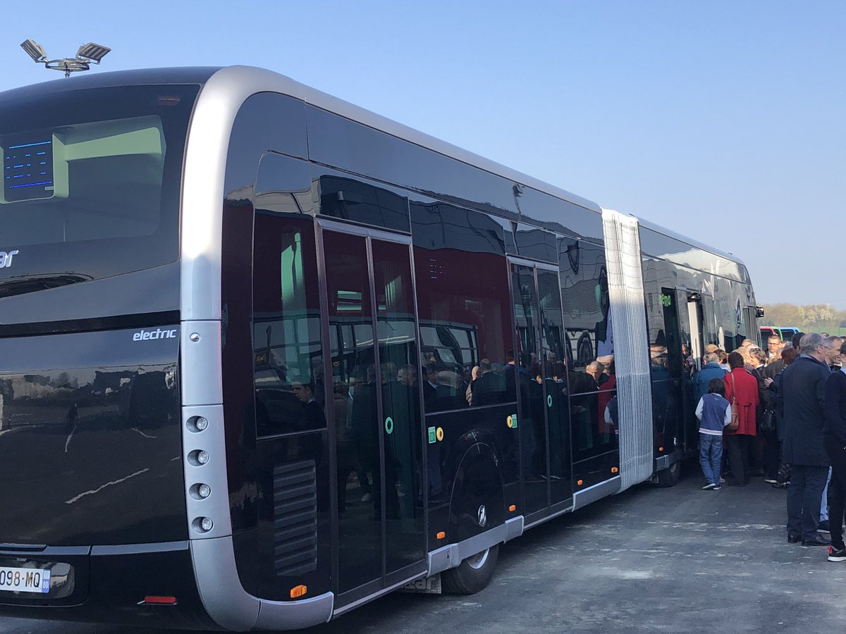 thhutin's tweet image. Ce matin, du monde à l’arrêt de bus pour le 1er jour du réseau #Némo #BuSBus #MerciQui