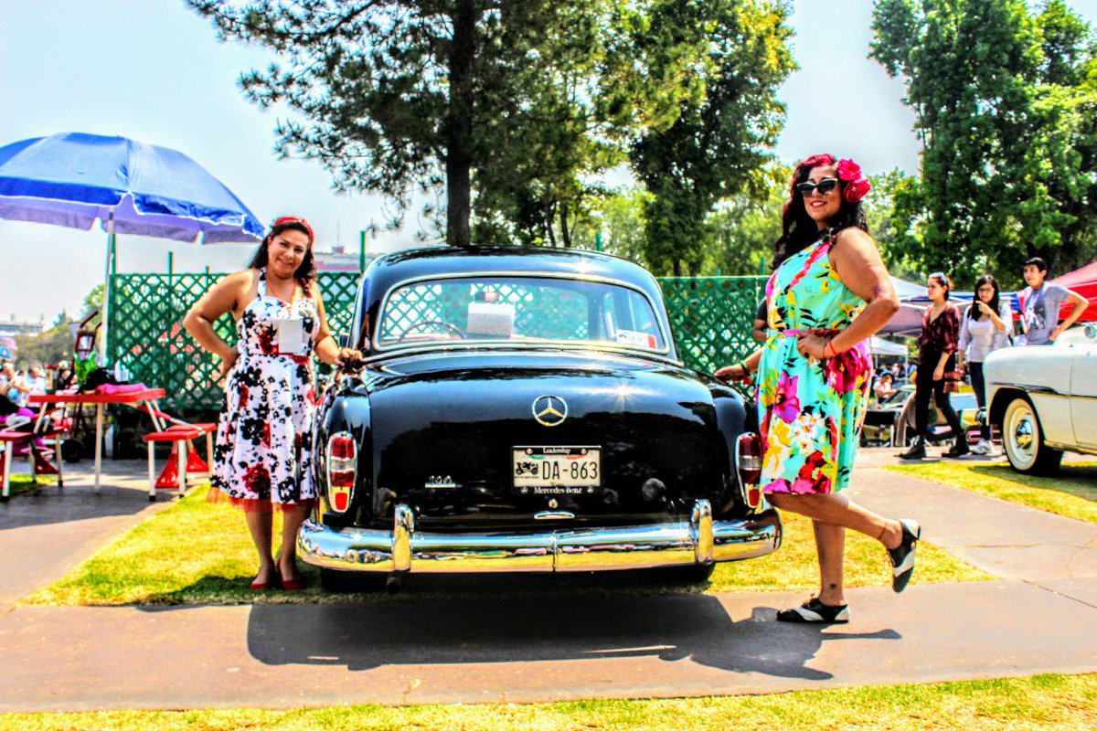 FloreriaAzteca's tweet photo. Expo clásicos y de Colección . Volver al Pasado. #nostalgia #autosclasicos  clasicos #volveralpasado https://t.co/J0g9XNgSEy