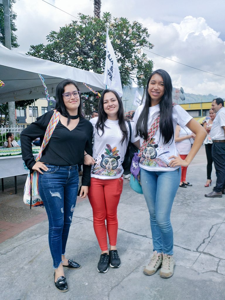 ColetteSheyla's tweet photo. Celebración 2do Aniversario de la consulta popular de cajamarca, este hermoso territorio sigue siendo la despensa agrícola del centro de Colombia.
#cajamarcaserespeta
#laInconquistable
#NoalaColosa
💚🍀💦 https://t.co/wD1PsKy0tn