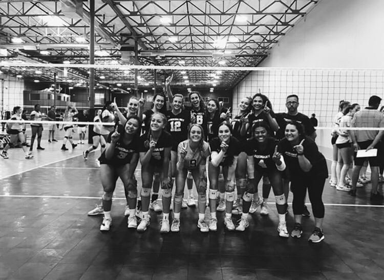 olivia_rattler's tweet photo. took 1st place at the AZ National qualifier &amp; got that national bid!! Indianapolis here we come!! 💛💙 https://t.co/aKq4MqTQRS