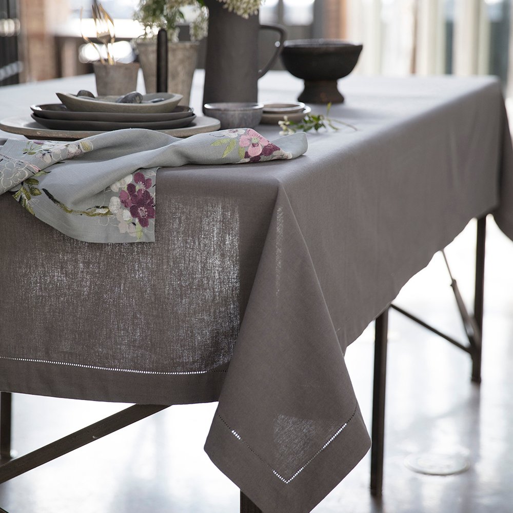 poundrapp's tweet photo. Dress up your table for any occasion with our Mode Living luxury table accessories! #spoilyourself #poundr #tablelinens #tablecloth #designertable #silverservice #tabledecorations #linen #holidaytable #tableaccessories #luxurystyle #luxuryjewelry #onlineshop #shoppingonline #shop https://t.co/kQp72tzOKj