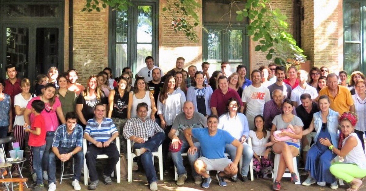 gonzasanta's tweet photo. Arrancando un nuevo año dispuestos a redoblar los esfuerzos para estar al lado de cada tandilense. Dejemos todo para lograr la República que nos merecemos 💪🏻🇦🇷 Gracias @mariuvidal , gracias por ocuparte como nadie de los bonaerenses 💪🏻 #Trabajandoportandil #cambiandojuntos https://t.co/0gWM3Seca3