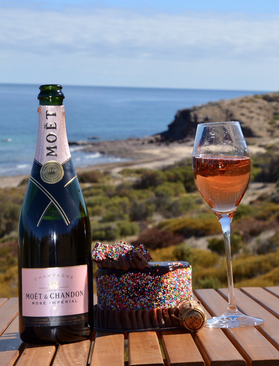 DemiCassiani's tweet photo. Because It's Someone's #Birthday Somewhere 🥂
.
.
.
#wine #champagne #food #travel #adelaide @winewankers @JMiquelWine @amylieberfarb @RoarLoudTravel @talkavino @nineov @always5star @MoetHennessy @LisaRivera2207 @pietrosd @SteveKubota @winegal57 @CaraMiaSG @damewine @suziday123 https://t.co/fEXtiFQevR