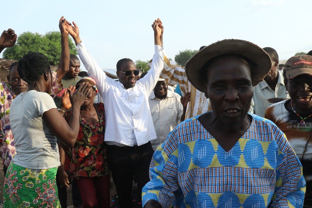 SOROKGUILLAUME's tweet photo. Que de bonheur ! J’ai esquissé quelques pas de danse avec des gens simples et pas du tout arrogants. Le peuple est le seul souverain. https://t.co/LbUBb31TOz