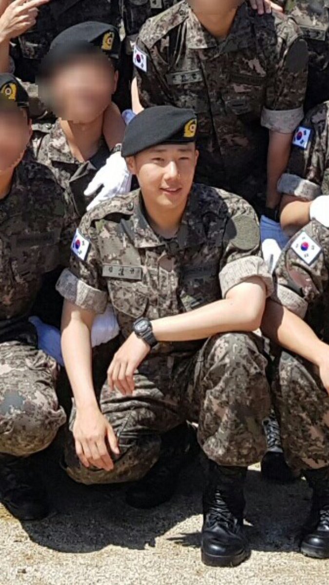 comelcute11's tweet photo. 축하해요.. Congratulations for your promotion Corporal KIM SUNGGYU #김성규 🎉🎊🎈👏👍👍 #성규 #sunggyu  Please healthy and take care of yourself Every Day https://t.co/PYJ9p5eZdk