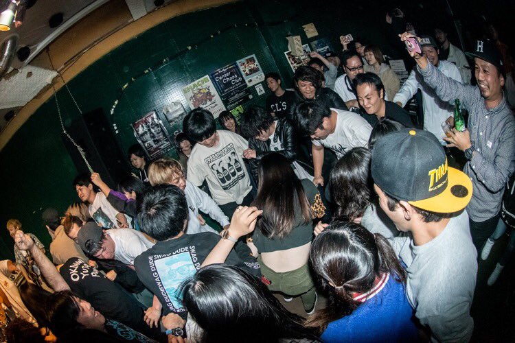 9thclap's tweet photo. 3/31 @ SLUMBAR 「LAST CLAP」

本当にありがとうございました。
9thclapは解散しました。
沢山の仲間ができ、沢山の思い出を
作る事が出来ました。
今まで一緒に遊んでくれて
本当にありがとうございました。

photo by @cmpd_217 https://t.co/8Jipiq7A1f
