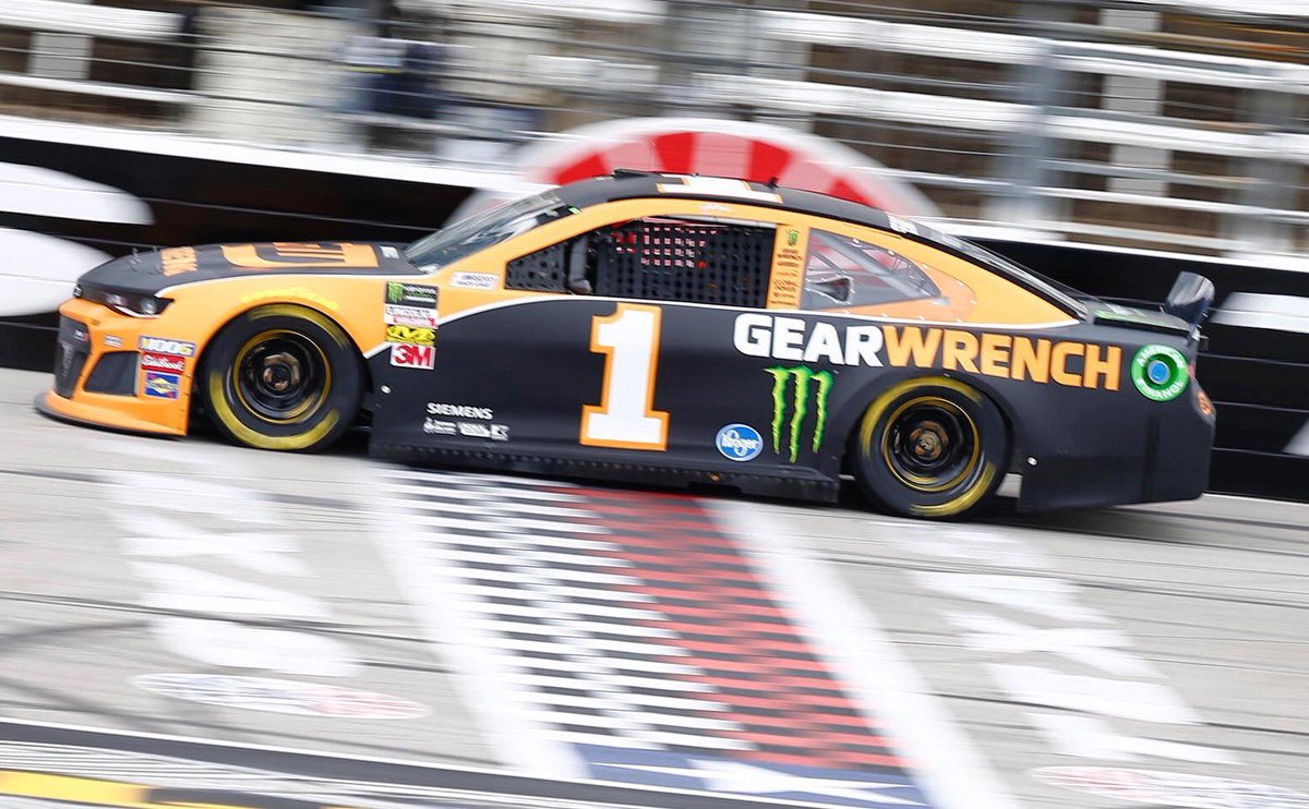 KurtBusch's tweet photo. Good battle today. Tough to find grip with cold tires, then was burning up RF tires as the race wore on. Happy we prevailed over our own adversity. Bummed for @KyleLarsonRacin We will be @BMSupdates with a vengeance! https://t.co/jf8hBwpuR2